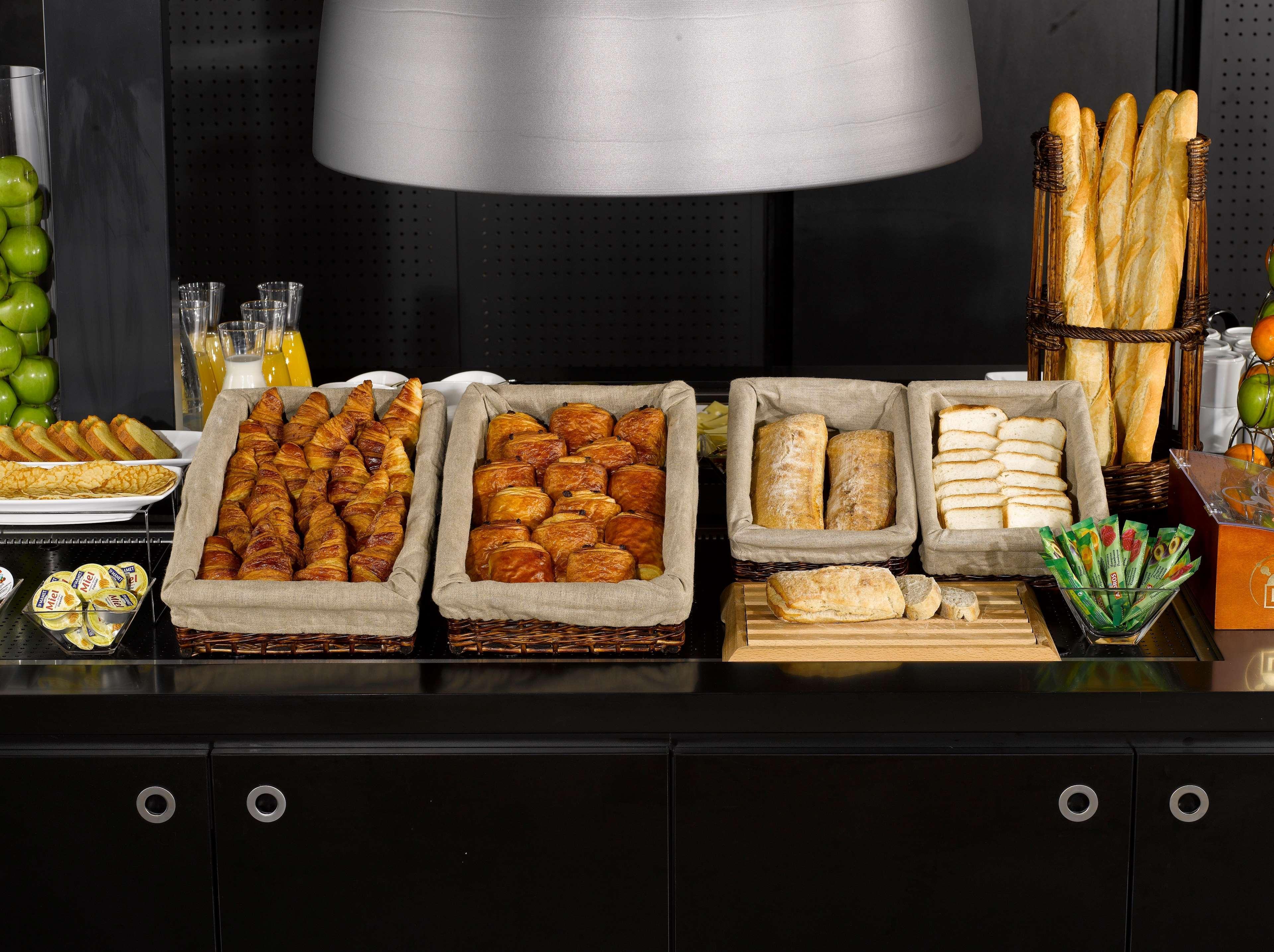 Campanile Hotel Plaisir