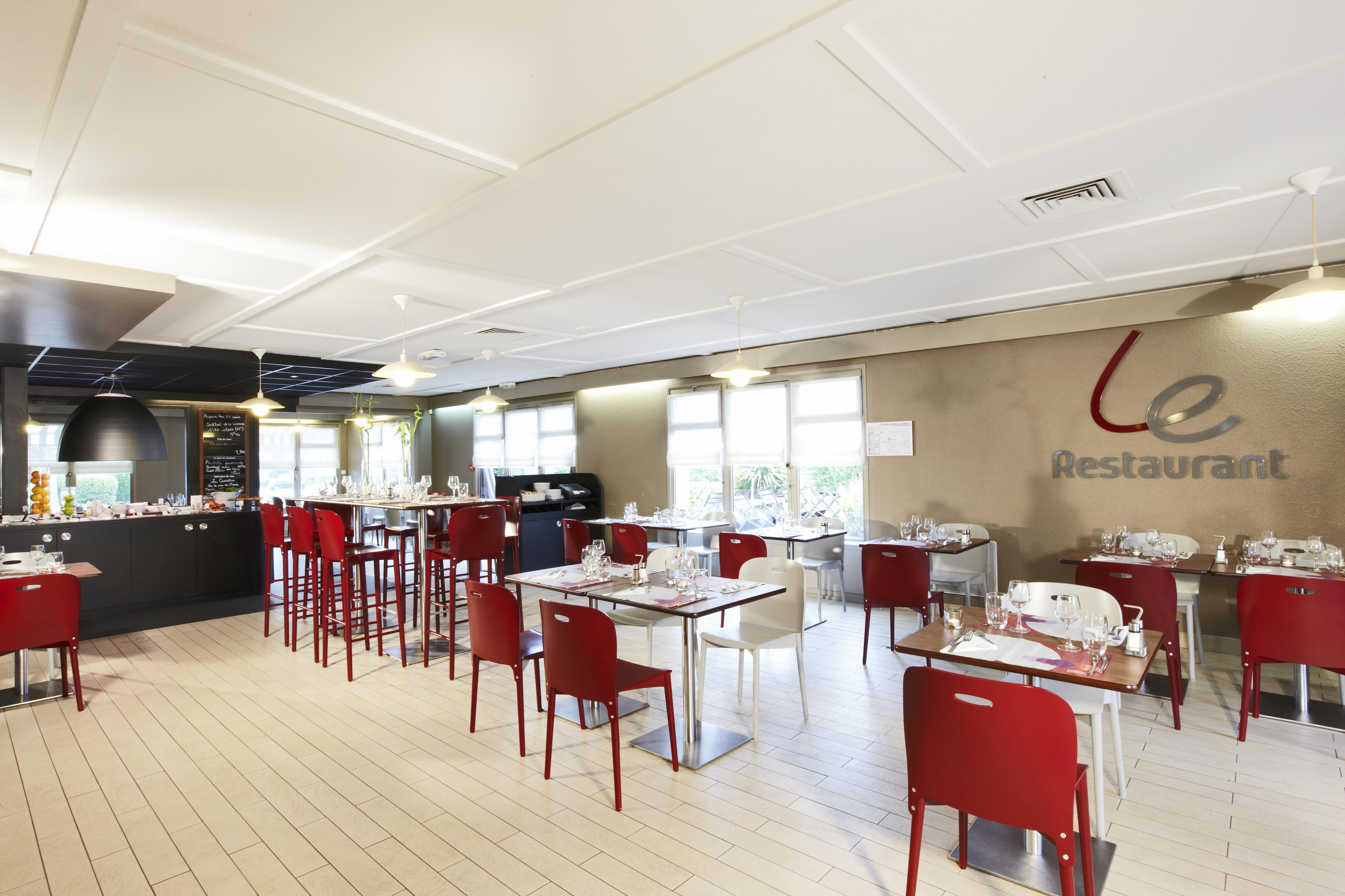 Hotel Campanile Plaisir